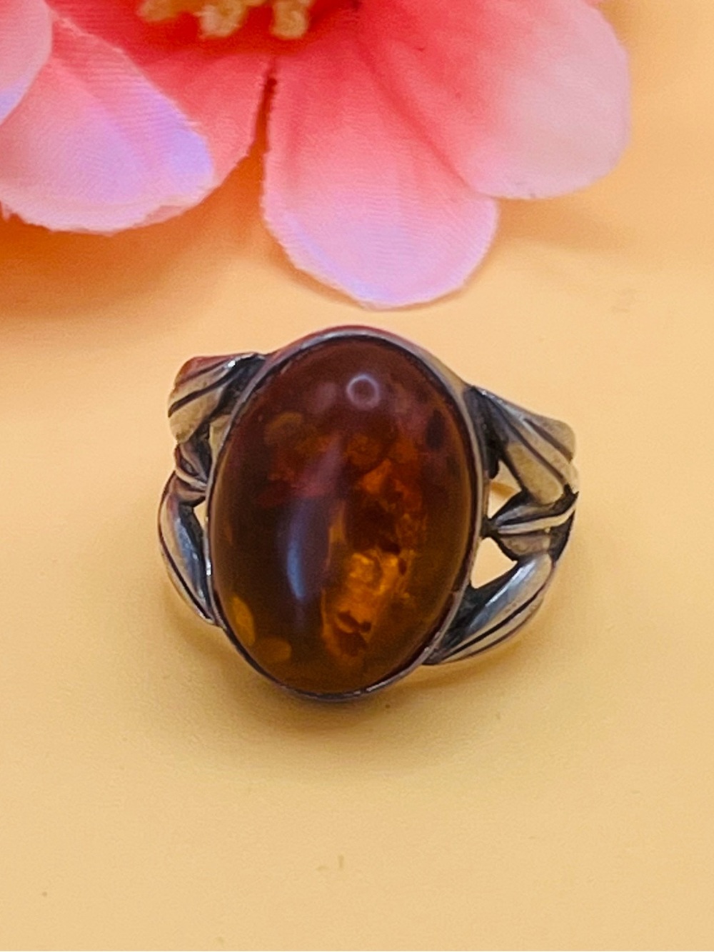 Vintage Silver and large oval Amber Ring size 9
